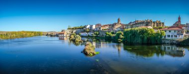 Güzel tarihi kent Alba de Tormes, Castilla y Leon, İspanya