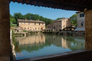 Bagno Vignoni, İtalya 'da Val d' Orcia 'da kaplıcaları olan tarihi bir kasaba.