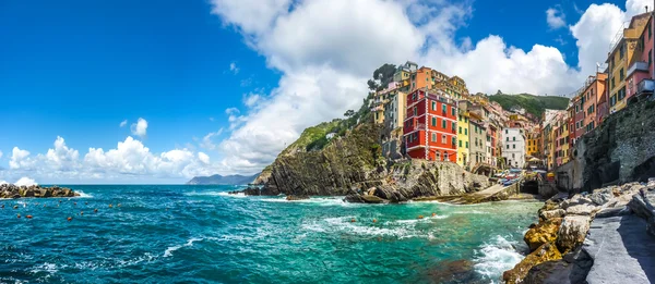 Riomaggiore vila de pescadores em Cinque Terre, Ligúria, Itália — Fotografia de Stock