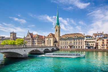 Zürih şehir tarihi ile nehir Limmat, İsviçre