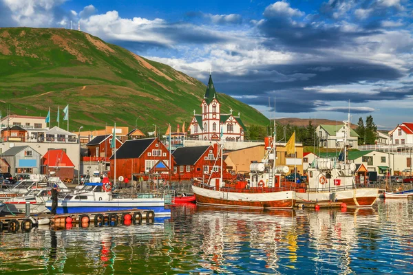 Town of Husavik at sunset, north coast of Iceland — Zdjęcie stockowe