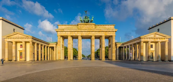 Braniborská brána na východ slunce, Berlín, Německo — Stock fotografie