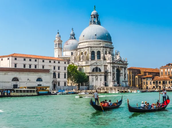 Gondola a Canal Grande, a Basilica di Santa Maria, Velence, Olaszország — Stock Fotó