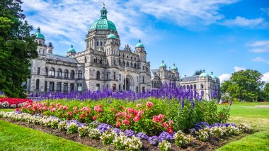 Tarihi Parlamentonun Victoria'da renkli çiçeklerle, Bc, Kanada bina