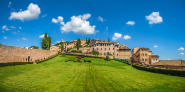 Ünlü Bazilika, St Francis Assisi, Umbria, İtalya'nın Bahçesi