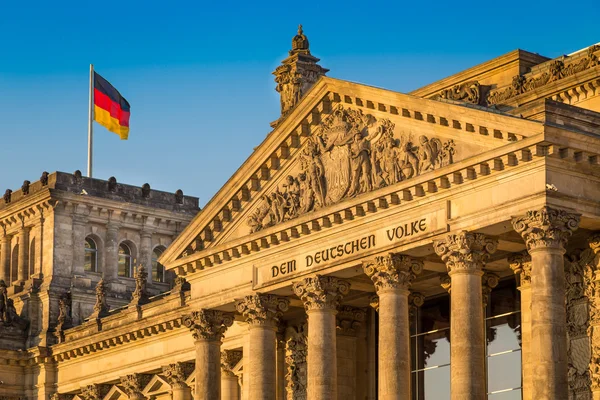 Reichstag, budynek o zachodzie słońca, Berlin, Niemcy — Zdjęcie stockowe