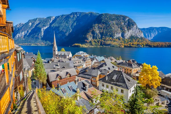 Città storica di Hallstatt in autunno, Salzkammergut, Austria — Foto Stock