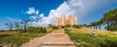 Apulia, Güneydoğu İtalya tarihi ve ünlü Castel del Monte