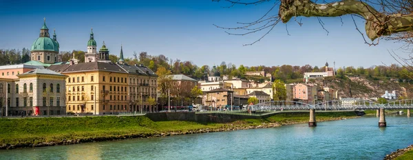 Linha do horizonte de Salzburgo com Fortaleza na primavera, Terra de Salzburger, Áustria — Fotografia de Stock