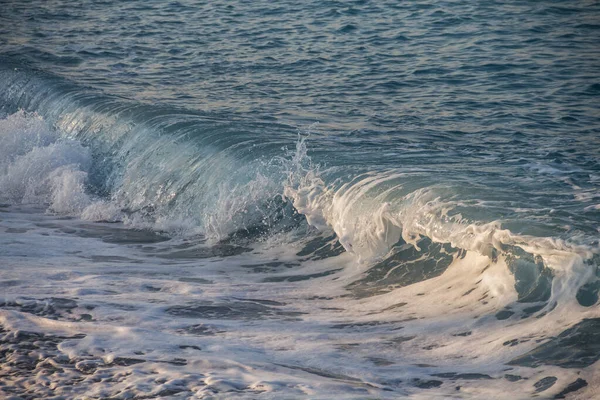Красиві Морські Хвилі Світанку Океанські Хвилі Берегова Лінія Водяні Бризки — стокове фото