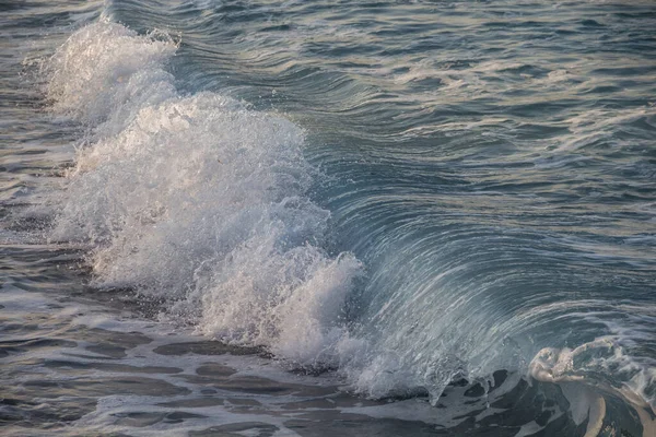 Prachtige Zee Golven Bij Dageraad Oceaan Golven Kust Water Plons — Stockfoto