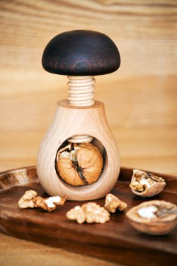 Ceviz kırma için aygıt.