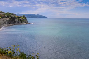 Karadeniz kıyısındaki bir tatil köyünde baharın başlangıcı