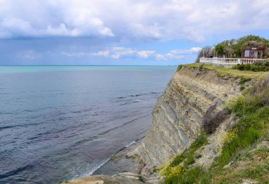 Karadeniz kıyısındaki bir tatil köyünde baharın başlangıcı
