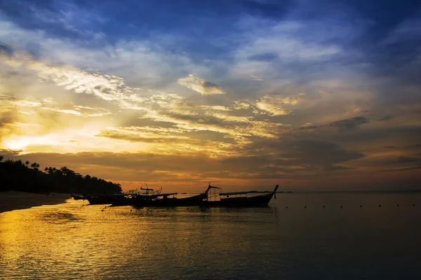 Beautiful landscape of sunrise on the beach — Stock Photo, Image