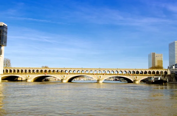 Railway bridge over the Seine in Paris — Stock Photo, Image