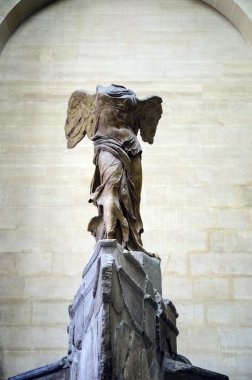 Heykel Louvre Samothrace Nike