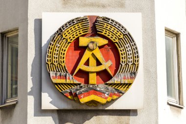Alman Demokratik Cumhuriyeti arması