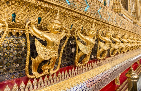Tempelstatue goldene Serie — Stockfoto