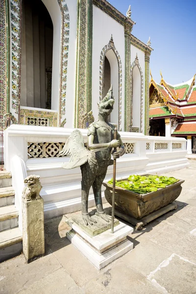 Templo estátua asas — Fotografia de Stock