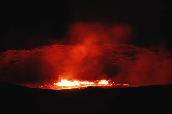 Горящее лавовое озеро вулкана Эрта-Але-Данакиль-Эфиопия. 16. — стоковое фото