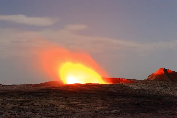 Brillo del lago de lava en llamas. Erta Ale volcán-Danakil-Etiopía. 0235 — Foto de Stock