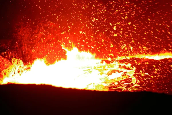 Erta エール火山-ダナキル-エチオピアの溶岩湖を燃焼します。0226 — ストック写真