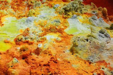 Dallol dağı tuz düzlükler üzerinde 50-60 ms.yükseliyor. Danakil-Etiyopya. 0316