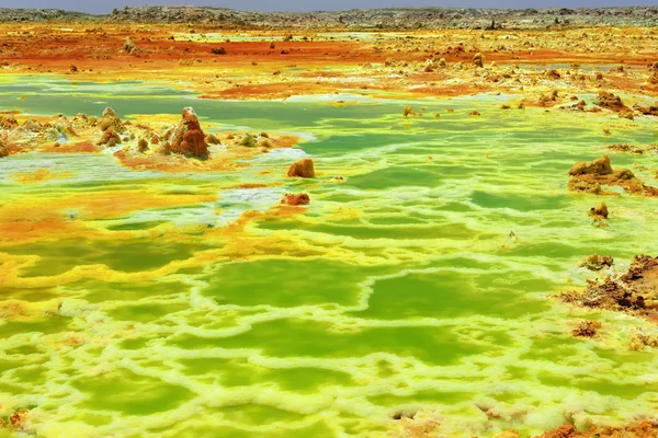 Green Pond-Dallol Mountain Rising 50-60 MS över sjön Karum-Assale. Danakil-Etiopien. 0332 — Stockfoto