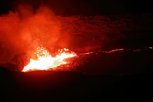 Lago de lava en llamas en el volcán Erta Ale-Danakil-Etiopía. 0212 — Foto de Stock