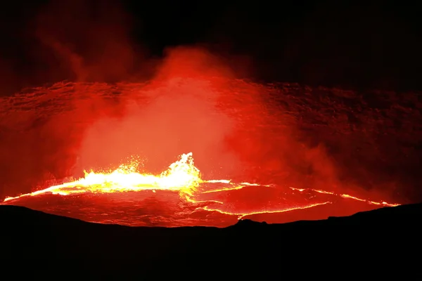 Lago di lava in fiamme del vulcano Erta Ale-Danakil-Etiopia. 0225 — Foto Stock