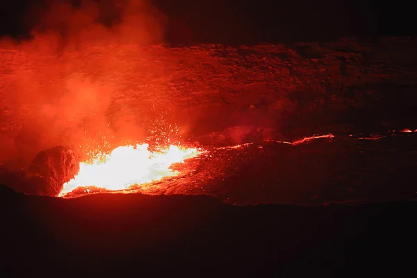 Lago di lava in fiamme nel vulcano Erta Ale-Danakil-Etiopia. 0213 — Foto Stock