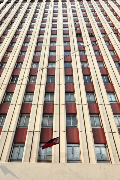 Szesnaście Historia Nowoczesny Budynek Krem Granat Kolor Symetryczny Rząd Okno — Zdjęcie stockowe