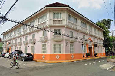 Manila, Filipinler-24 Ekim 2016: Palacio Grande, 1990 yılında Archino tarafından inşa edilen İspanyol sömürge tarzında bir yapıdır. Leoncio Tabaybay Jr. Duvarlarla çevrili bir şehir..