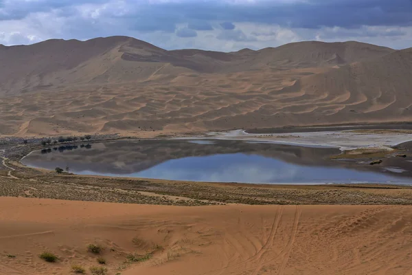 Lago Yindeertu Yinderitu Badain Dunas Arena Del Desierto Jaran Hasta — Foto de Stock