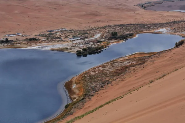 Sumu Jaran Gauche Sumu Barun Jaran Lakes Parmi Les Dunes — Photo