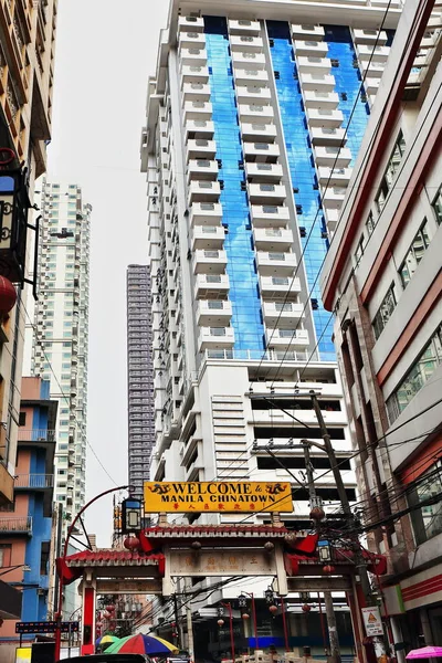 Russian Chinese Bilingual Welcome Manila Chinatown Poster Concrete Chinese Style — стоковое фото