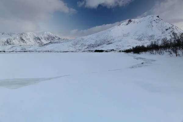 Frozen Vestpolltjonna Bay Westernmost Inlet Central Austnesfjorden Foot Gronnfjellet Mount — 스톡 사진