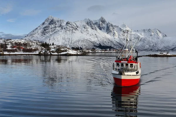 Fishboat Back Port Sildpolltjonna Bay Sildpollnes Pen Sildpollholmen Islet Mts — 스톡 사진