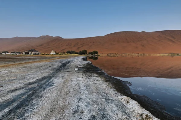 Sumu Jaran Lake Badain Jaran Desert Temple Foot Sand Megadunes — Stock Photo, Image