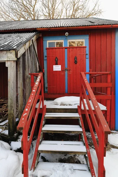 Old vognskja-carriage shed dated 1925 now toalett-toilet building between Torrfiskmuseum-Stockfish Museum and Fiskevaersmuseum-Fishing Village Museum. A i Lofoten-Sorvagen-Moskenesoya-Nordland-Norway. — Stock Image Old Vognskja Carriage Shed Dated 1925 Now Toalett Toilet Building Stock Picture