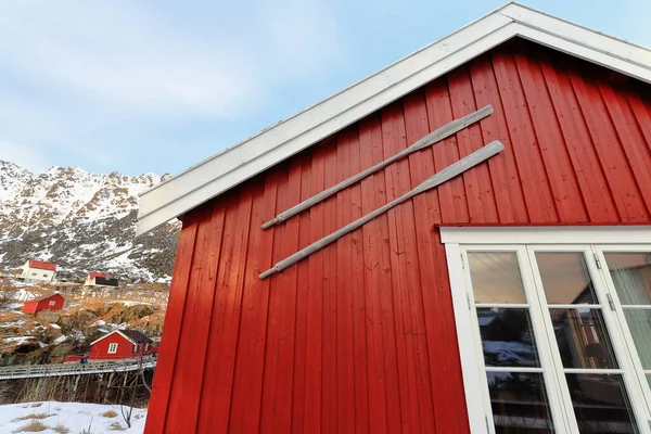 Fasada Czerwonej Rorbu Niegdyś Tradycyjnej Sezonowej Chaty Rybackiej Teraz Turystycznego — Zdjęcie stockowe