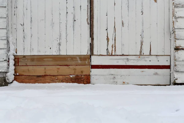 Двери Деревянной Двухлистной Доски Традиционной Рорбу Сезонной Хижины Одним Концом — стоковое фото