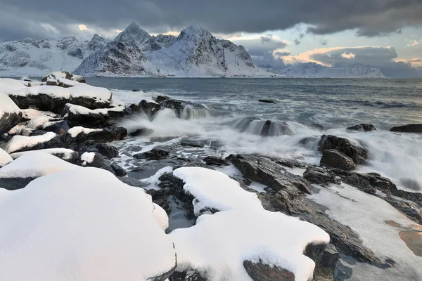 Flakstadpollen Bay Mulstotinden Ytresandheia Vassdalstinden Flakstadtinden Stortinden Bonnaken Stabben Nonstinden — 스톡 사진