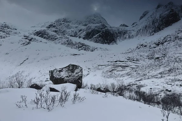 Wards Från 807 Nusfjordveien Väg Över Storvatnet Sjön Till Mts — Stockfoto