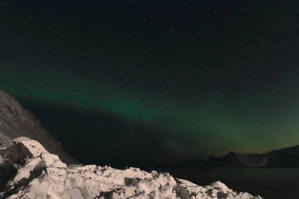 Πράσινα Φώτα Aurora Borealis Φωτίζουν Από Mounts Ytresandheia Roren Στο — Φωτογραφία Αρχείου