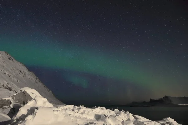 Πράσινα Φώτα Aurora Borealis Φωτίζουν Από Mounts Ytresandheia Roren Στο — Φωτογραφία Αρχείου