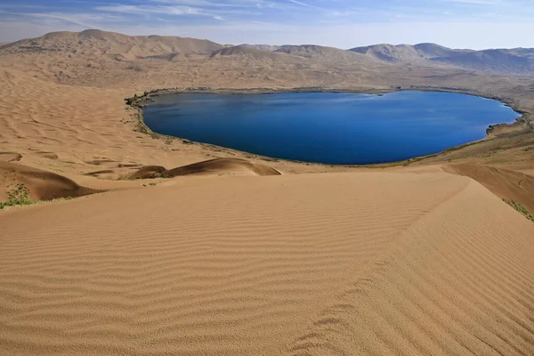 Vista Completa Lago Nuoertu Más Grande Desierto Badain Jaran Con — Foto de Stock