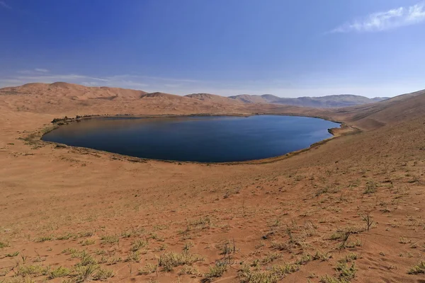 Vista Completa Lago Nuoertu Más Grande Desierto Badain Jaran Con — Foto de Stock