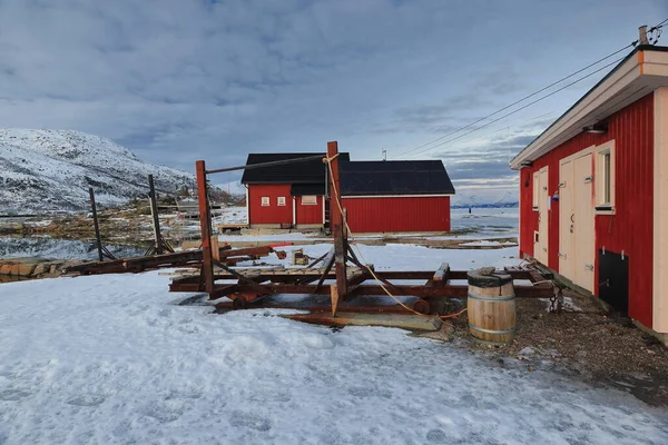 Cabanes Pêche Rouges Avec Glissades Brevetées Chemins Fer Marins Sur — Photo